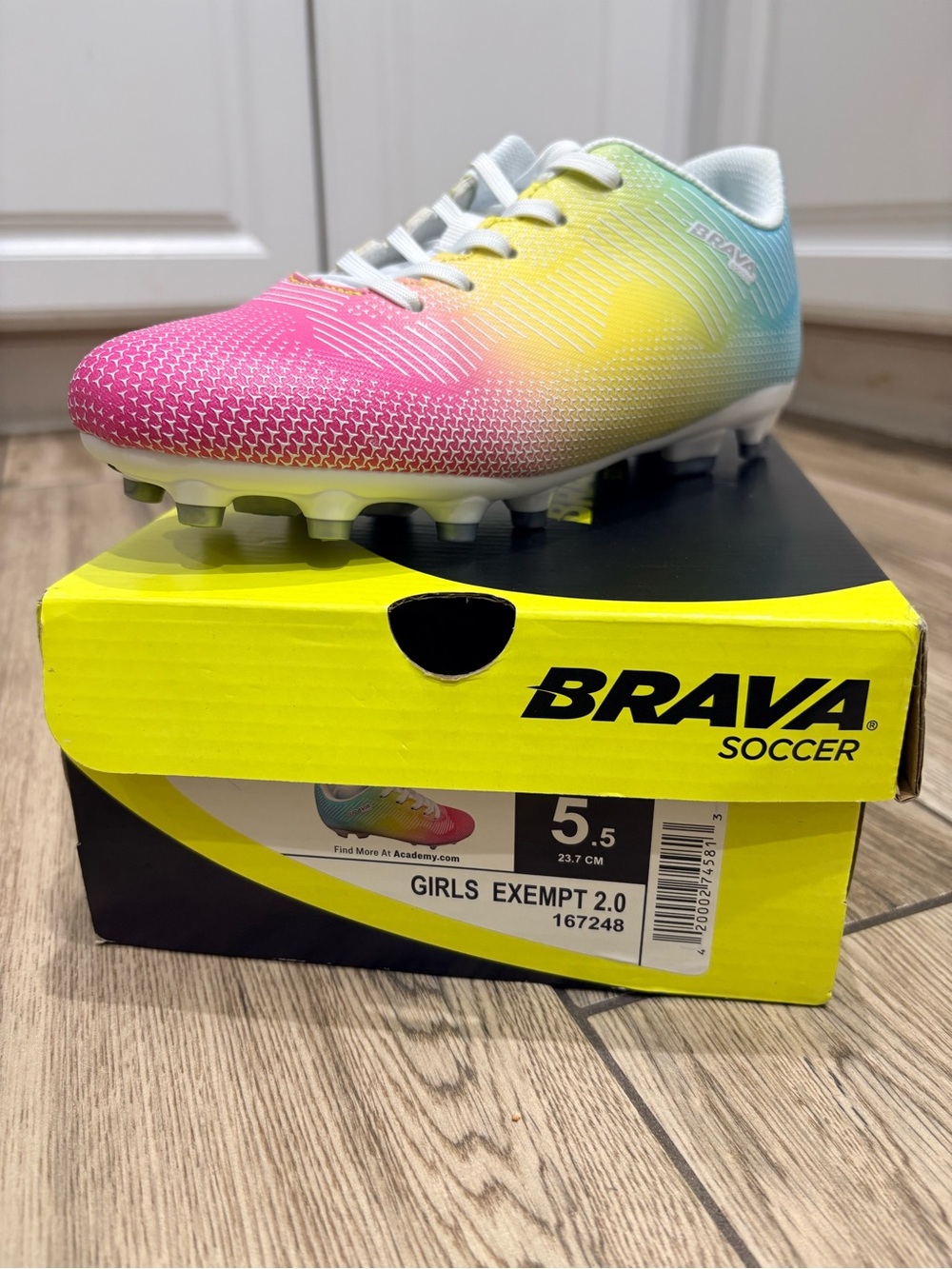 Brava Soccer Girls' Exempt 2.0 Soccer Cleats Size 5.5 - NIB